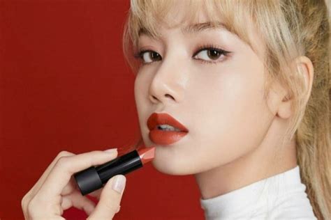 Pesona Paripurna Lisa Blackpink Dengan Lipstik Merah Elegan Banget