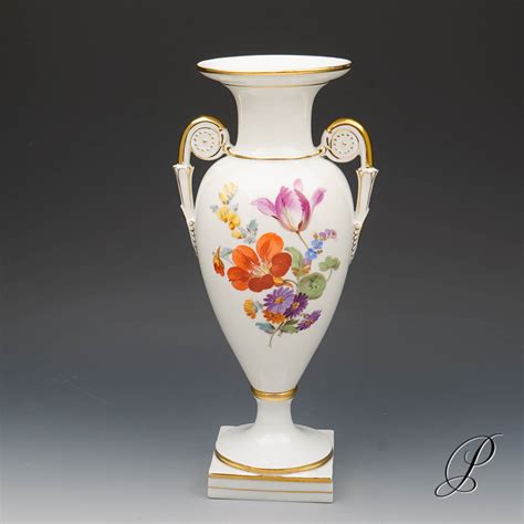 Amphorenvase Meissen Knaufzeit Um Mit Beids Blumenbuketts