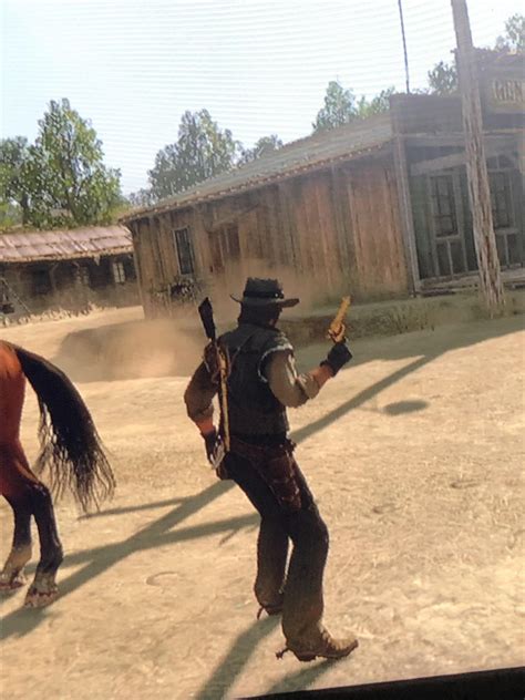 Just started rdr1. Is it normal that yor guns are gold at the beginning ...