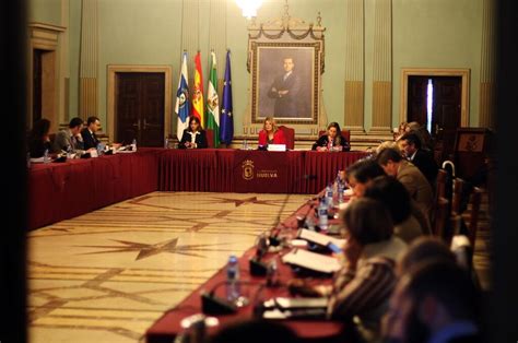 Imágenes del pleno del Ayuntamiento de Huelva