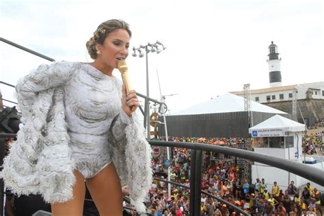 Foto Claudia Leitte Arrasou Na Fantasia De Anjo E Ainda Usou Um