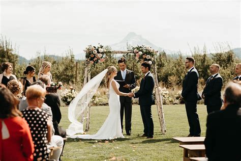 Sarah Francois Hood River Weddings At The Orchard