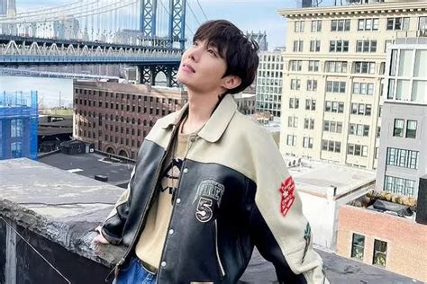 J Hope BTS Pamerkan Potongan Botaknya Dan Selfie Lucu Bersama Jimin