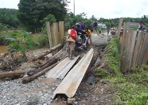 Cuaca Ekstrem Rusak Jembatan Di Desa Tebing Siring Poros Kalimantan