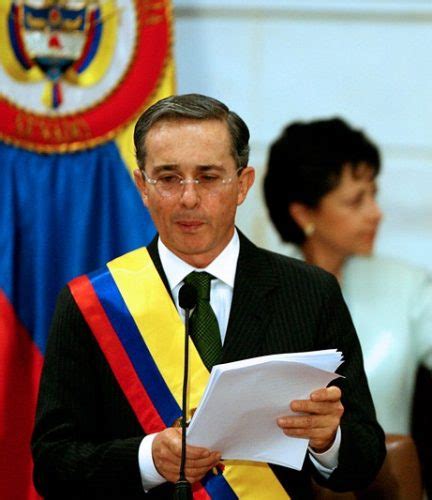 Biografía De Álvaro Uribe Vélez