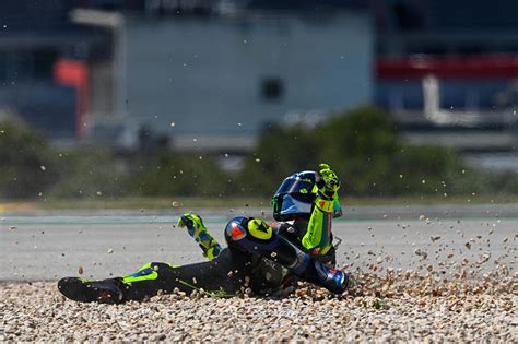 MotoGP GP Portugal 2021Así fue la caída de Rossi en Portimao Foto 7