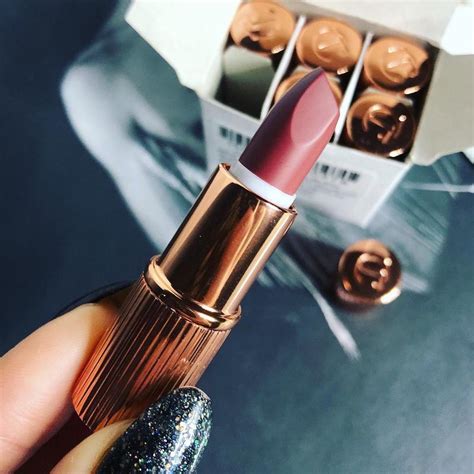 Мини губная помада charlotte tilbury matte revolution pillow talk ...