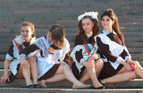 ФотоМафия • Выпускницы в школьных фартуках • Клуб фотоохотников на девушек