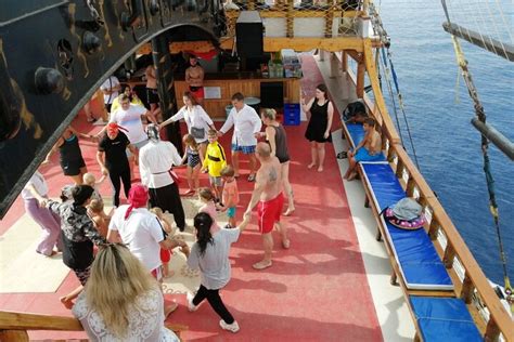 Tripadvisor Lado Passeio De Barco Pela Ilha Dos Golfinhos Fornecido