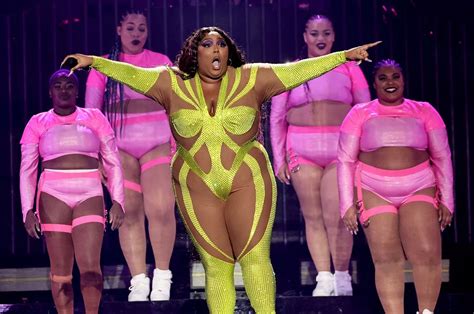 Lizzo Wows Fans With Nude Illusion Glitter Bodysuit On Stage In New York The Mirror