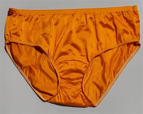 VTG Style Shadowline Bikini Panty Shiny Nylon 6 M ORA Gem