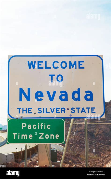 Welcome to Nevada road sign at the state border Stock Photo - Alamy