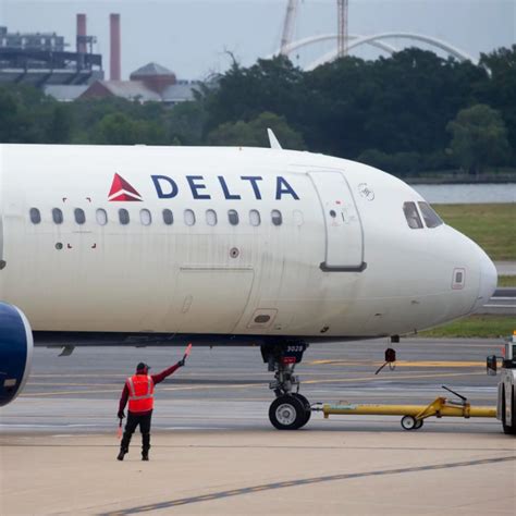 Un Empleado De Un Aeropuerto En Texas Muere Succionado Por El Motor De