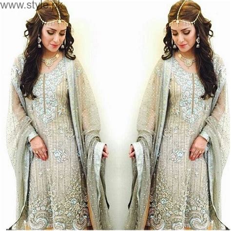 Ayeza Khan Bridal Photo Style Pk