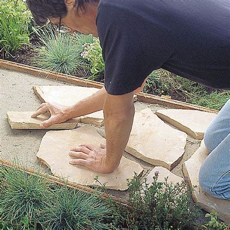 How To Install A Flagstone Path Flagstone Path Backyard Landscaping