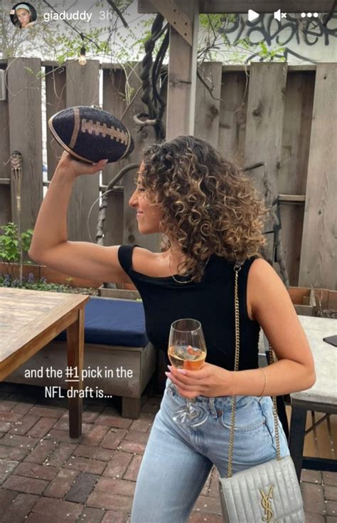 This Levi's Gia Duddy Video Detail Is Making Headlines! - sdcp67v