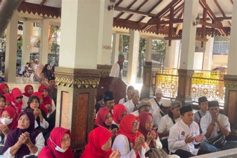 Bamusi Surabaya Ziarah Ke Pendiri NU Peringati Hari Santri ANTARA