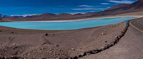 Piedras Rojas Y Lagunas Altiplanicas