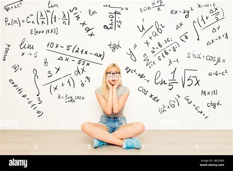 Dessin de fille blonde a lunettes Banque de photographies et dimages à haute résolution Alamy