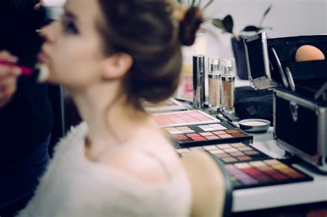 How To Become A Freelance Makeup Artist Beauty That Walks