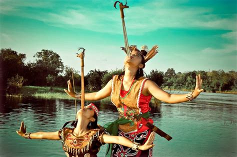 Seni Tari Dari Kalimantan Piers Hunter