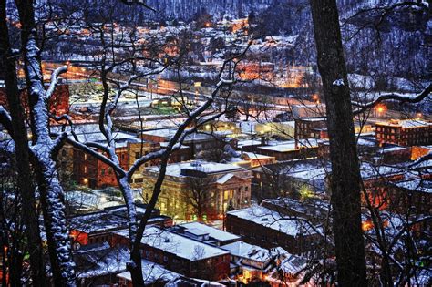 Pin By Lisa Brock On Christmas My Old Kentucky Home Harlan Kentucky