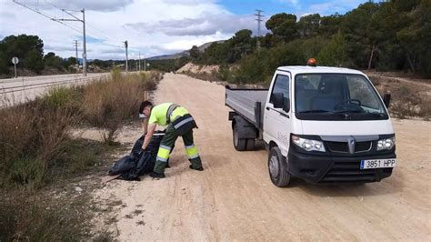 Voluntarios De Cruz Roja De Benidorm Limpian El Moralet Benidorm