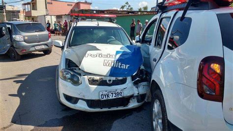 Perseguição policial a carro roubado termina em acidente envolvendo