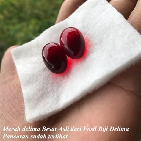 Jual Batu Merah Delima Besar Tua Sepasang Alami Dari Buah Delima