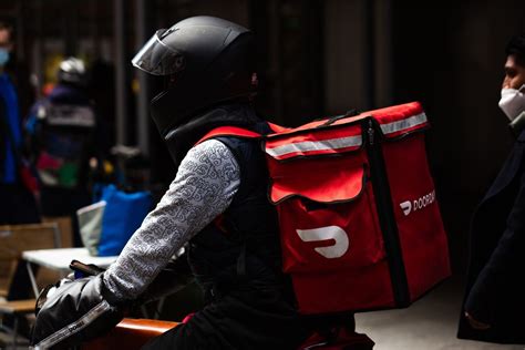 DoorDash Launches Alcohol Service, Stepping Up Delivery Wars - Bloomberg
