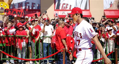 大谷翔平主場開幕戰前走紅毯 女球迷舉牌「求婚」 運動 中央社 Cna