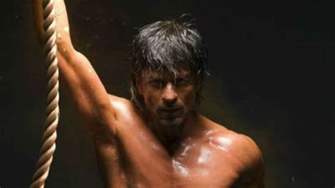 Shah Rukh Khan Tweets Second Picture Flaunting His Eight Pack Abs From