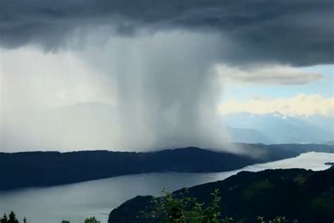 Viral Air Terjun Langit Di Bekasi BMKG Beri Penjelasan Wahana News