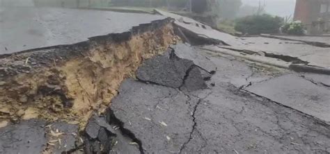 Pr Dio Desaba Em Gramado Ap S Rachaduras No Solo Da Cidade Metro