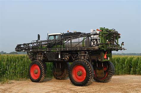 New Fendt Rogator Series Applicator Offers All Season Versatility