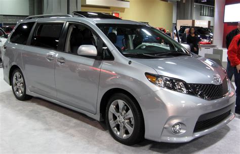 File:2012 Toyota Sienna SE -- 2012 DC.JPG