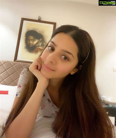 Actress Vedhika Instagram Photos And Posts April 2020 Gethu Cinema