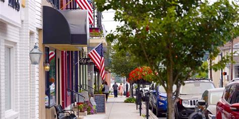 Restaurants in Downtown Bedford | River Mountain Glamping Getaway