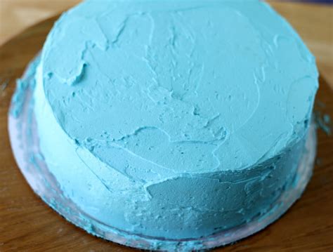 Mangio Da Sola Baby Blue Cake Chocolate And White Cake With Blue Frosting