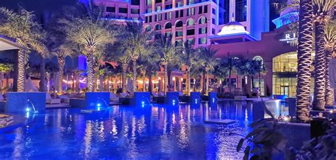 "Pool" Rixos Marina Abu Dhabi (Abu Dhabi) • HolidayCheck (Abu Dhabi ...