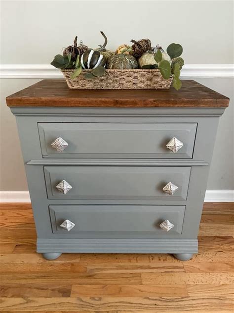 Perfect Gray Side Table In 2020 Gray Painted Furniture Grey Side