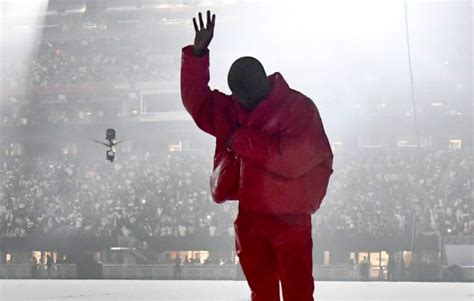 Kanye West Accuse Universal D Avoir Sorti Donda Sans Sa Permission Et D