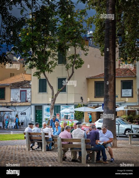 Seniors In The Park Stock Photo - Alamy