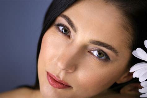 Premium Photo Portrait Of Smiling Brunette Woman Looking At Camera Beauty Concept