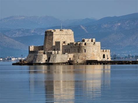 Isola Fortezza Di Bourtzi Un Gioiello Veneziano Riapre Al Turismo