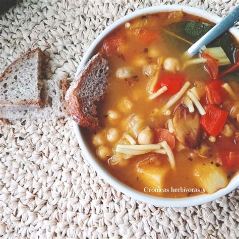 Sopa de garbanzos a la cúrcuma y pimentón HazteVeg