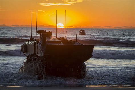 Marine Corps Gets 1st Command Variant of New Amphibious Combat Vehicle | Military.com