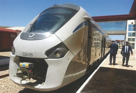 LIGNE FERROVIAIRE BÉCHAR ORAN Mise en service du train rapide Coradia