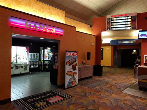 Movie Theater «Regal Cinemas Visalia 10», reviews and photos, 120 S ...