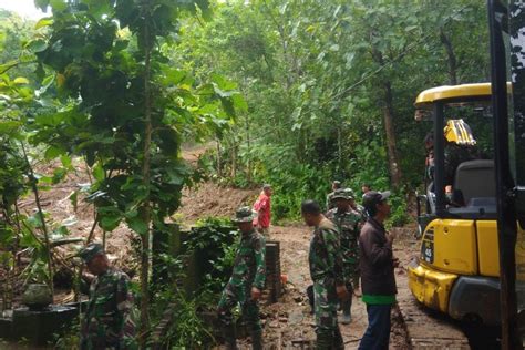 Tim Sar Gabungan Lanjutkan Pencarian Korban Longsor Bantul